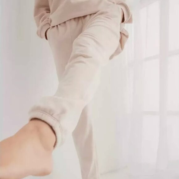 aerie Pants - NWT Aerie Real Obsessed Velour Women's Jogger, Soft Satin - Cream Color, Size L